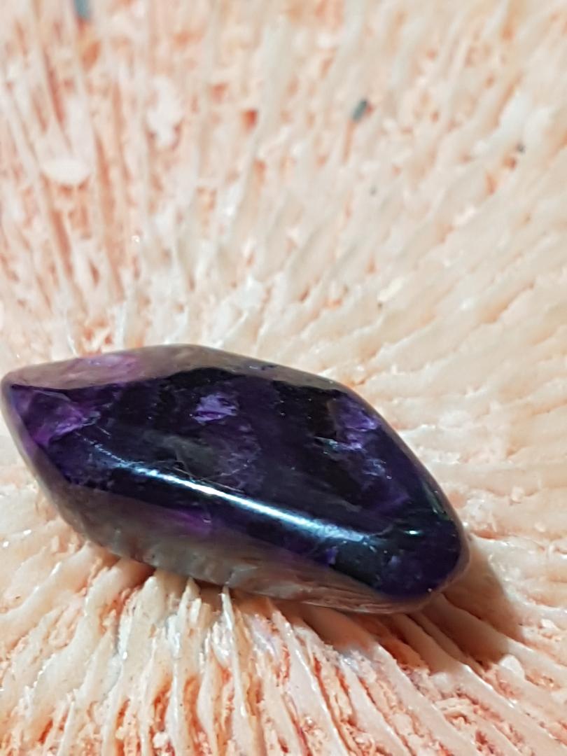 Une pierre d&rsquo;exception, la Sugilite